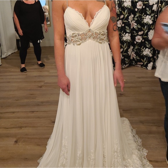 BRAND NEW, NEVER WORN, BADGLEY MISCHKA WEDDING DRESS- Size 4 - Picture 2 of 5